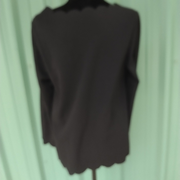 Women's Black Top Blouse Scalloped Neckline & Hem Size Medium - Picture 4 of 4